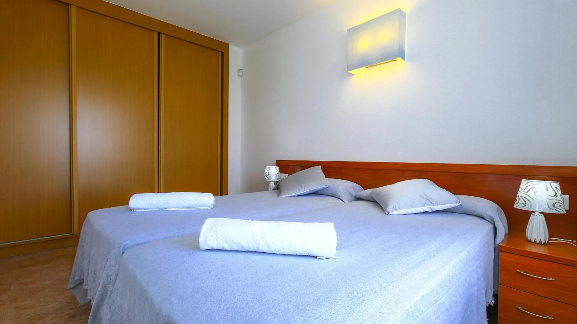 Los Juncos III La Pineda Apartment