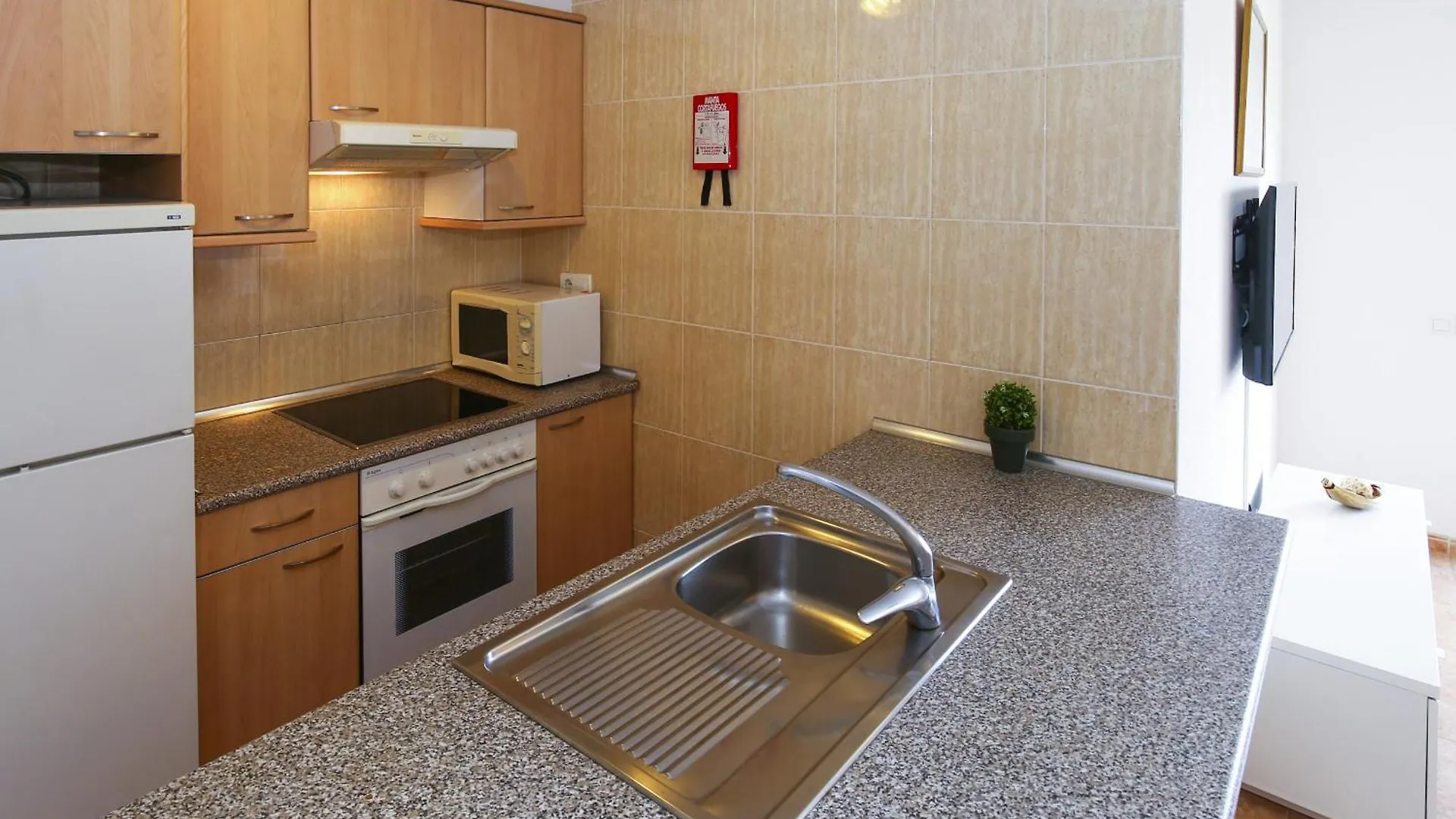 Los Juncos III La Pineda Apartment